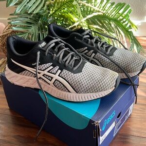 ASICS Black & White Sneaker Size 9.5